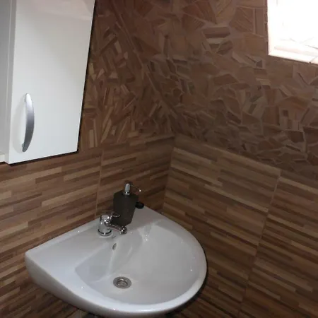 Vilmos Apartman アパート バラトンレッレ