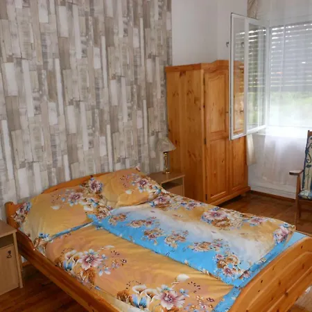 アパート Vilmos Apartman バラトンレッレ