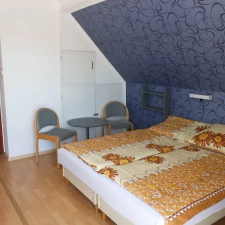 Vilmos Apartman アパート バラトンレッレ