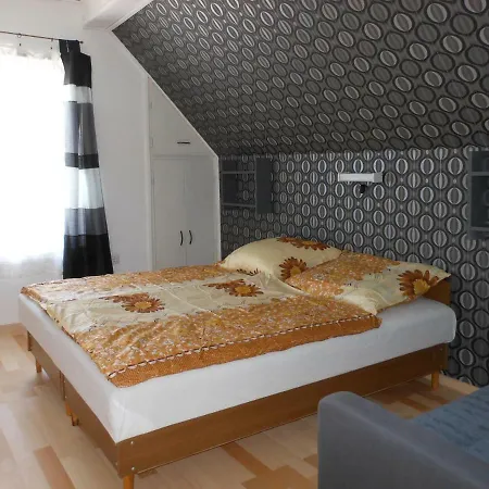 Vilmos Apartman アパート