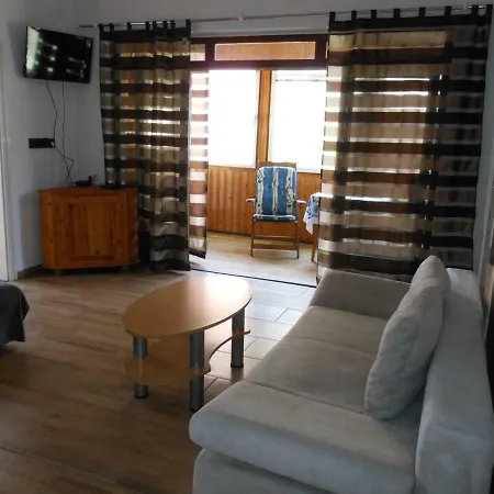 Vilmos Apartman アパート