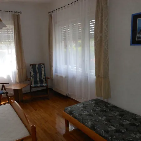 Vilmos Apartman アパート *