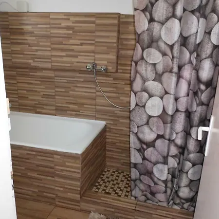 Vilmos Apartman バラトンレッレ